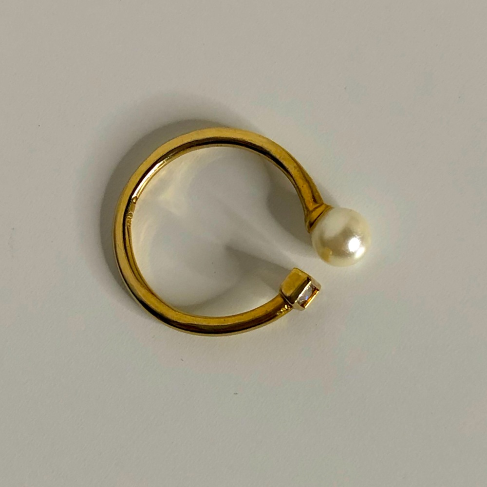 Crystal and pearl fashion ring